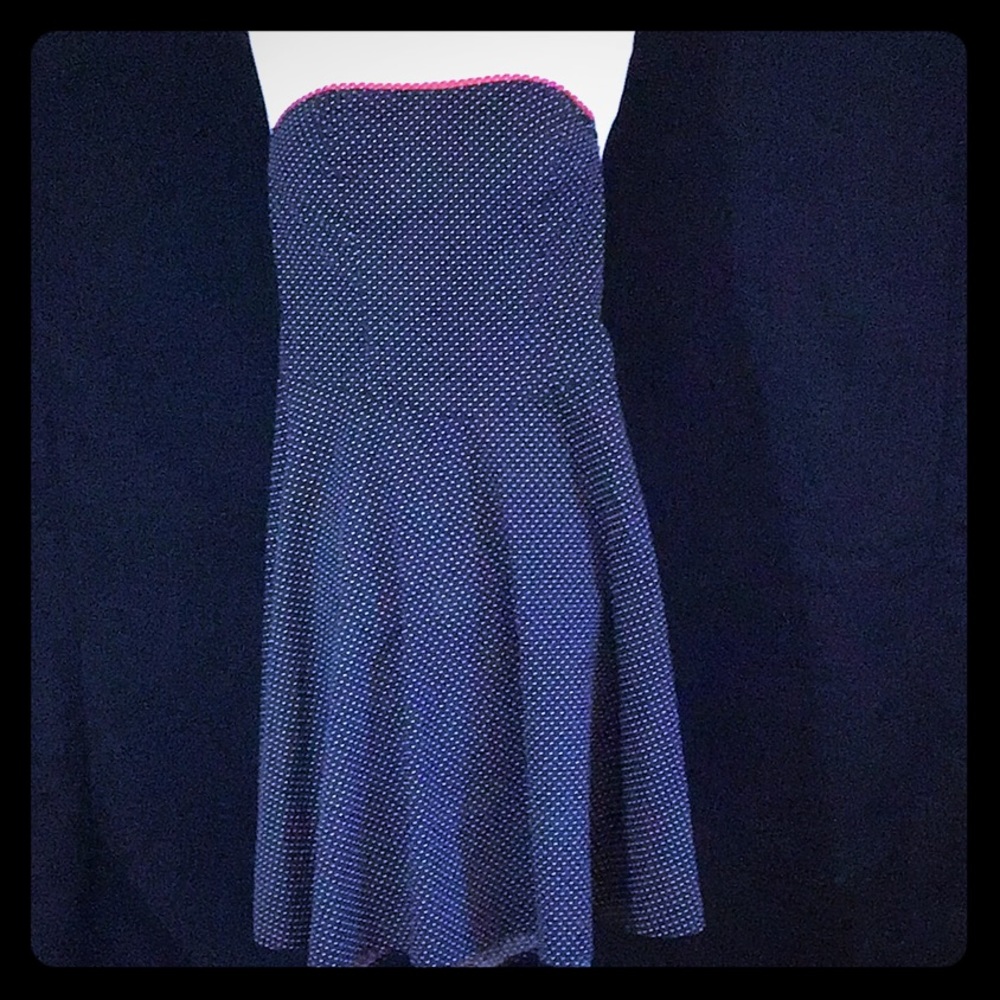 Strapless black dress with white polka dots 🌹